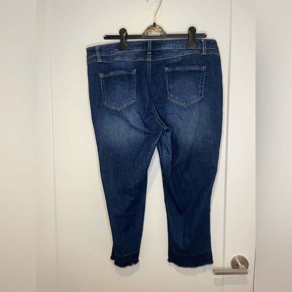 1822 Denim Cropped Women's Ankle Blue Jeans — EUC - Picture 4 of 5